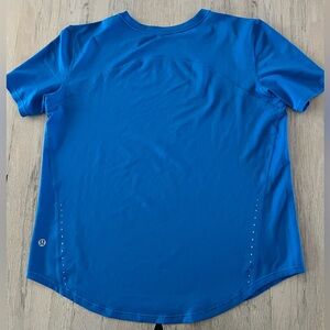 Lululemon High-Neck Running and Training T-Shirt Poolside Size 6
